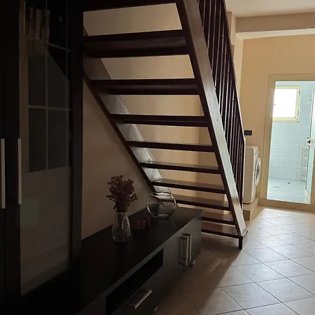 Deny's - With Shared Kitchen & Bathroom Homestay szállás Tirana