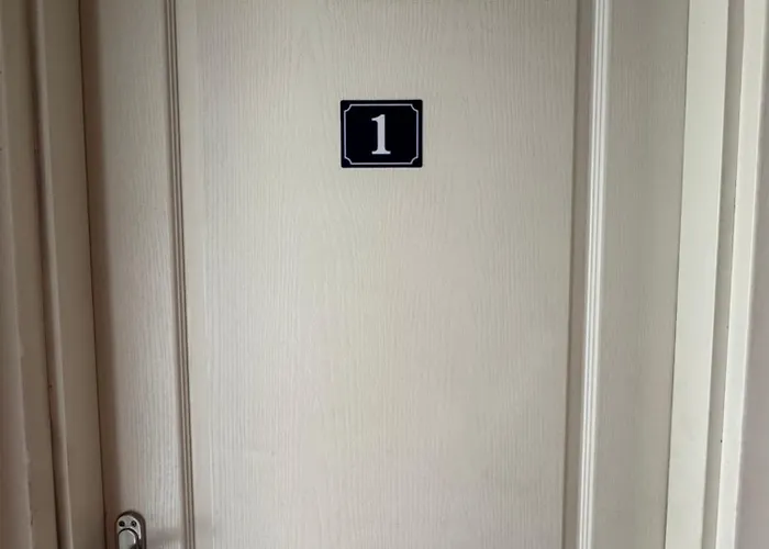 홈스테이 Deny's - With Shared Kitchen & Bathroom *