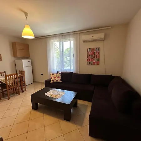 Privat bolig Deny's - With Shared Kitchen & Bathroom