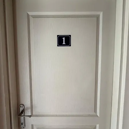 Δωμάτια σε οικογενειακή κατοικία Deny's *