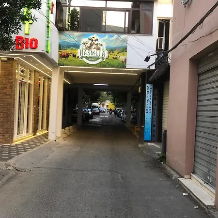 Deny's * Τίρανα