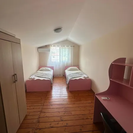 Deny's - With Shared Kitchen & Bathroom Privat bolig *