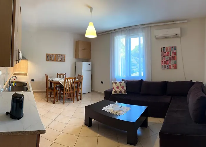 Deny's - With Shared Kitchen & Bathroom * Tirana