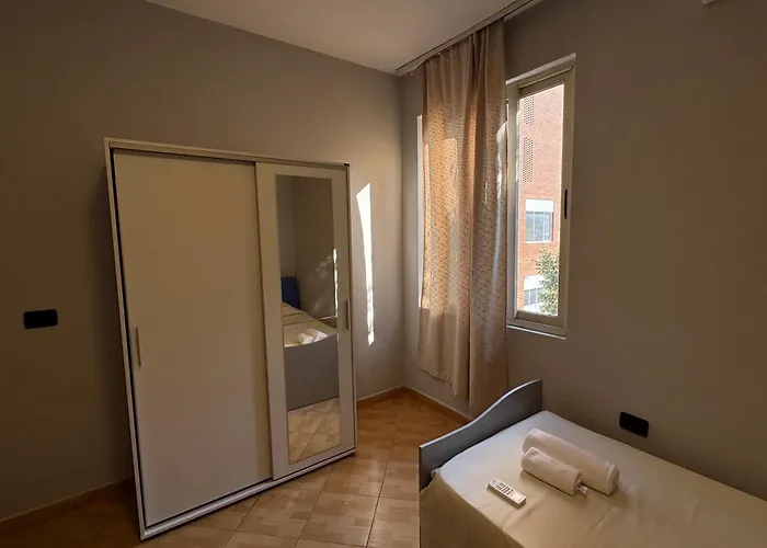 Privatunterkunft Deny's - With Shared Kitchen & Bathroom *