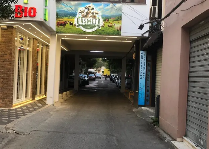 Deny's - With Shared Kitchen & Bathroom * Tirana