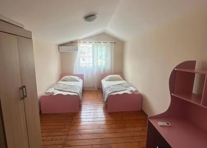 Deny's - With Shared Kitchen & Bathroom Privatunterkunft *